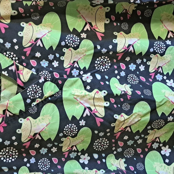 Scrub Studio Frog Scrub Top Size Medium - Picture 4 of 7